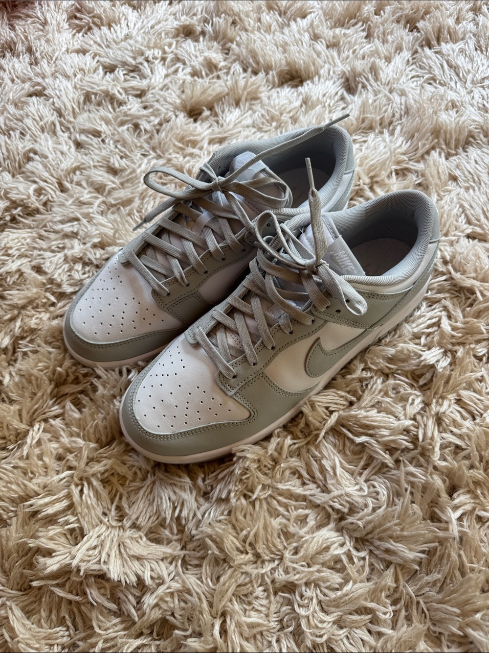 NWT Nike Mens Dunk Low Retro Sneakers in White/ Grey Fog 10.5